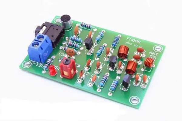 Placa montada de transmissor de fm com 2 transistor 4
