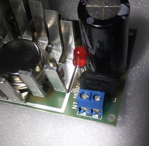 Fonte ajustavel 30v 2a com transistor 3dd15d kit para montar 3